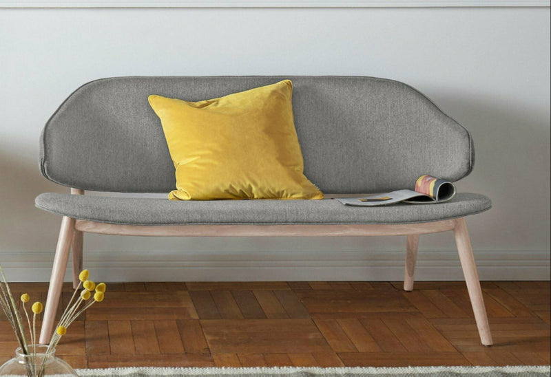 Bancheta confortabila Liana tapitata cu picioare din lemn de frasin, 136 cm latime - LunaHome.ro